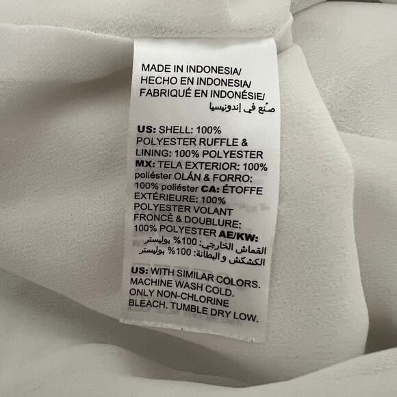 White House Black Market ruffle V-neck tank Sleeveless Top ivory white - Picture 4 of 4